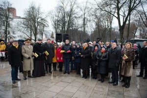  Gedimino pilies bokšte 2018 m. plevėsavusią trispalvę patikėta saugoti Joniškio r. Skaistgirio gimnazijai