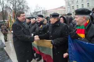  Gedimino pilies bokšte 2018 m. plevėsavusią trispalvę patikėta saugoti Joniškio r. Skaistgirio gimnazijai