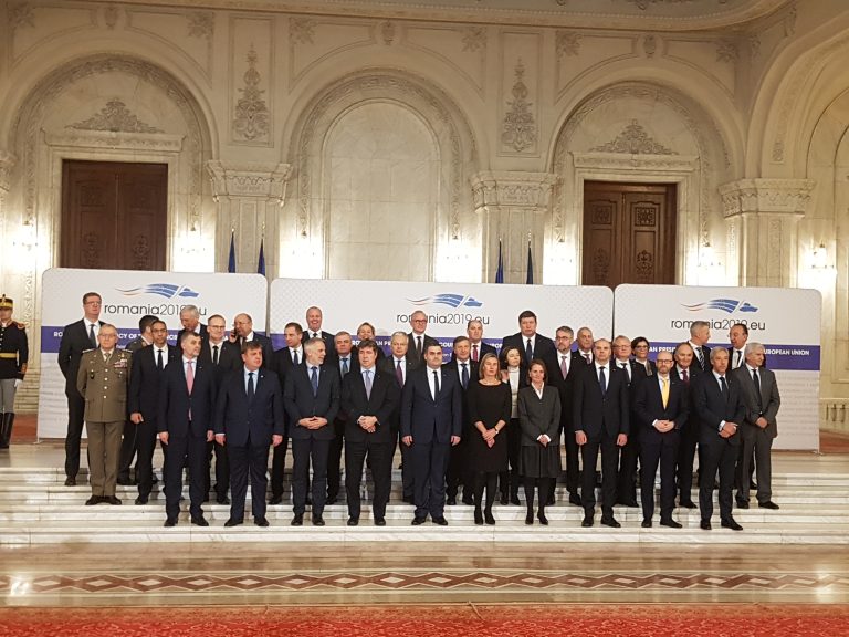 Minister of National Defence R. Karoblis welcomed European defence initiatives but urged to ensure their implementation at the meeting in Bucharest