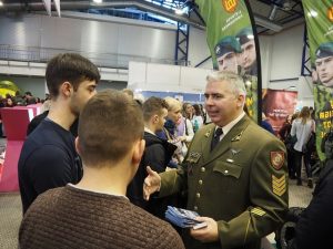  Studijų parodoje karjerą planuoti padeda Karo akademija ir Lietuvos kariuomenės pajėgos