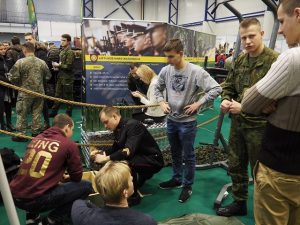  Studijų parodoje karjerą planuoti padeda Karo akademija ir Lietuvos kariuomenės pajėgos