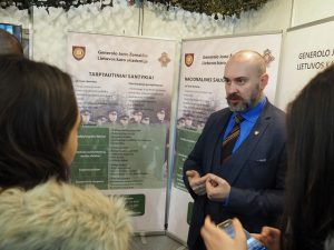  Studijų parodoje karjerą planuoti padeda Karo akademija ir Lietuvos kariuomenės pajėgos