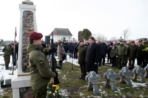  Krašto apsaugos ministras R. Karoblis „Jiezno kautynėse savanoriai savo pavyzdžiu įprasmino, kad visi mes esame atsakingi už savo valstybę ir kokią susikursime – tokią ir turėsime“