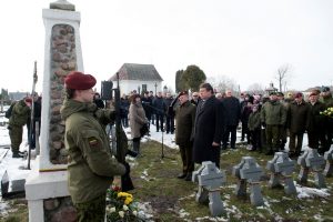  Krašto apsaugos ministras R. Karoblis „Jiezno kautynėse savanoriai savo pavyzdžiu įprasmino, kad visi mes esame atsakingi už savo valstybę ir kokią susikursime – tokią ir turėsime“