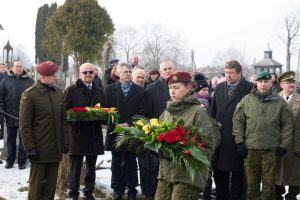  Krašto apsaugos ministras R. Karoblis „Jiezno kautynėse savanoriai savo pavyzdžiu įprasmino, kad visi mes esame atsakingi už savo valstybę ir kokią susikursime – tokią ir turėsime“