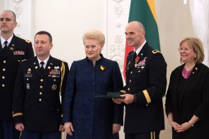  Valstybės apdovanojimai  - Lietuvos ir JAV kariams