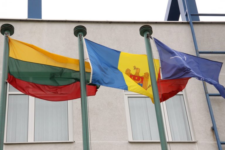 Lietuva pasirašys dvišalio karinio bendradarbiavimo sutartį su Moldova