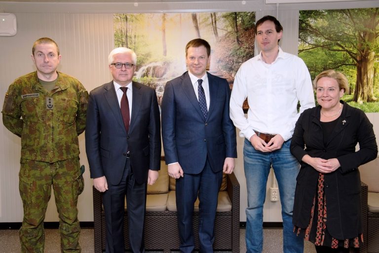 Ministers of Defence and Finance of the Netherlands visited Dutch troops in Rukla