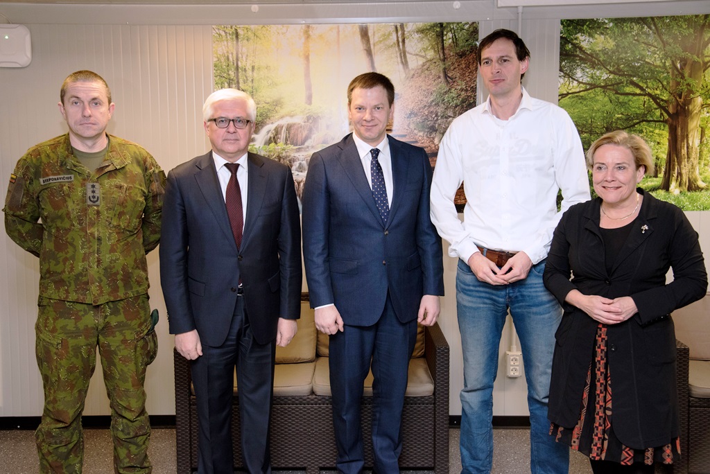 Ministers of Defence and Finance of the Netherlands visited Dutch troops in Rukla