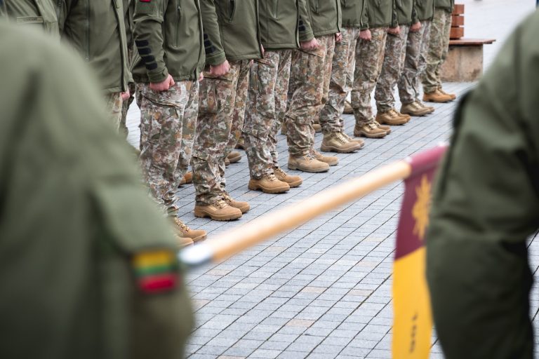 Seimas pritarė KAM iniciatyvai didinti tarptautinių operacijų vadavietėms priskiriamų Lietuvos karių ir civilių skaičių