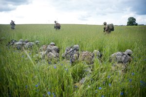  Minint Lietuvos narystės NATO 15-ąsias metines krašto apsaugos ministro Raimundo Karoblio apžvalginis straipsnis „Atsakomybė ir solidarumas – 15 metų Aljanse“