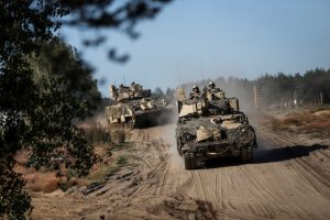  Minint Lietuvos narystės NATO 15-ąsias metines krašto apsaugos ministro Raimundo Karoblio apžvalginis straipsnis „Atsakomybė ir solidarumas – 15 metų Aljanse“