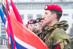  NATO priešakinių pajėgų bataliono karius Lietuvos narystės Aljanse 15-ųjų metinių proga pasveikino viceministras V. Umbrasas kartu su Seimo pirmininku