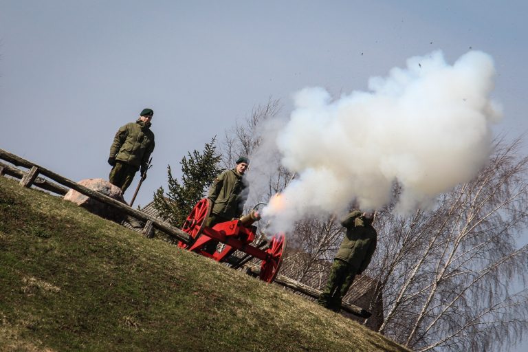  Paminėtas pirmojo atkurtos Lietuvos kariuomenės artilerijos šūvio 100-metis