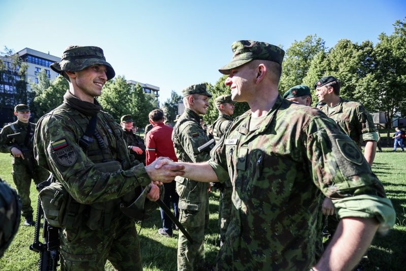 Lietuvos kariuomenė siūlo nežinios jausmą dėl savo ateities keisti į užtikrintą ateitį