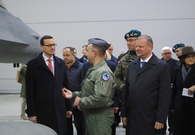 Vice Minister of National Defence V. Umbrasas visited Šiauliai Air Base with Prime Ministers of Lithuania and Poland