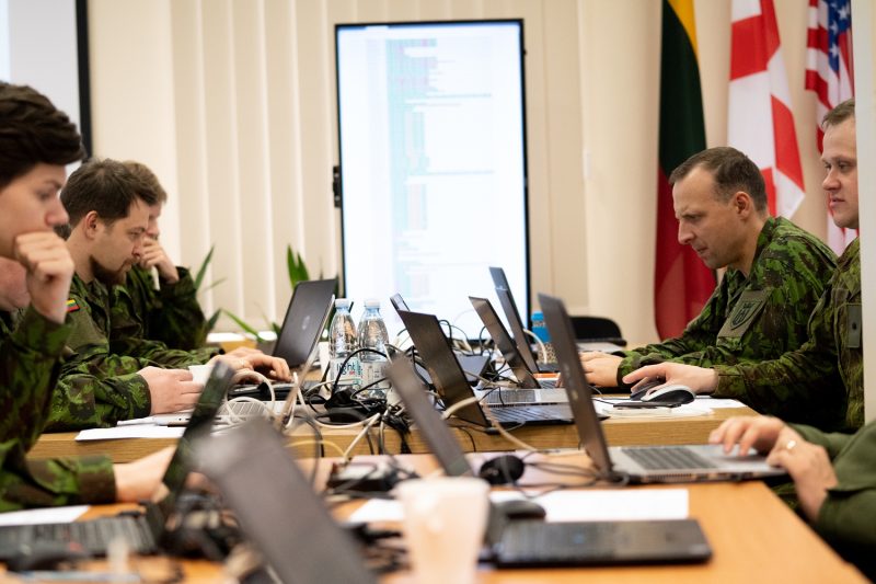 Lietuva dalyvauja tarptautinėse kibernetinės gynybos pratybose „Locked Shields“