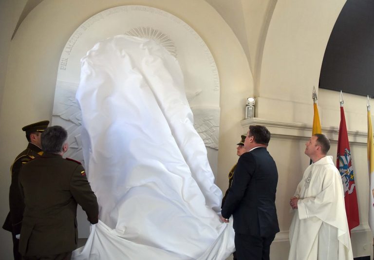  Šv. Ignoto bažnyčioje atidengtas bareljefas žuvusiems Lietuvos kariams