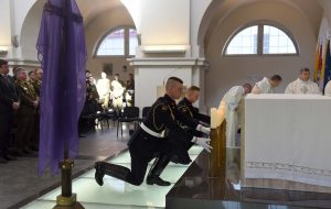  Šv. Ignoto bažnyčioje atidengtas bareljefas žuvusiems Lietuvos kariams