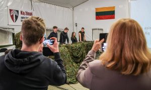  Konkurso „Ką žinai apie Lietuvos kariuomenę“ nugalėtojai – abiturientai iš Kauno, Palangos ir Kaišiadorių