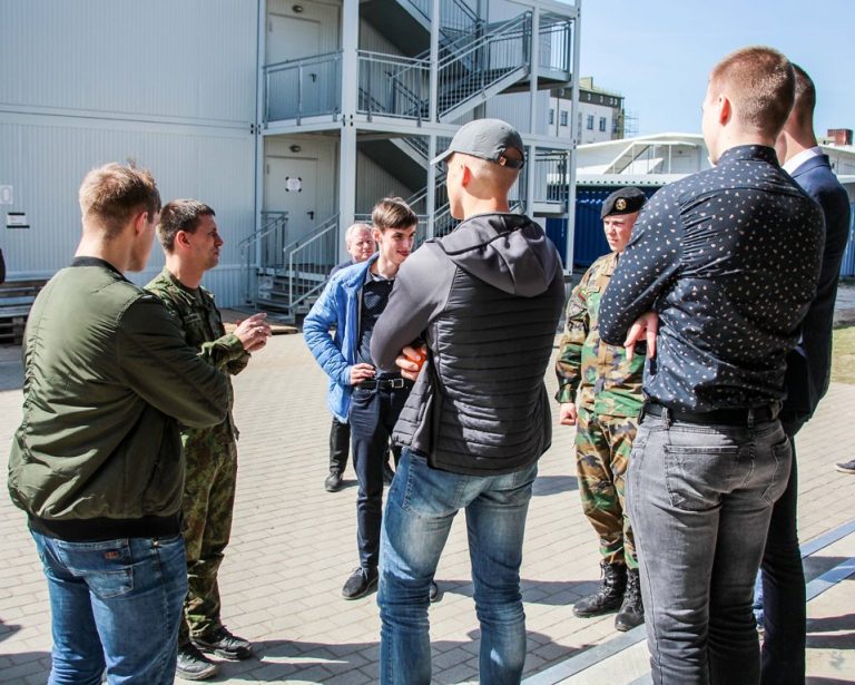  Konkurso „Ką žinai apie Lietuvos kariuomenę“ nugalėtojai – abiturientai iš Kauno, Palangos ir Kaišiadorių