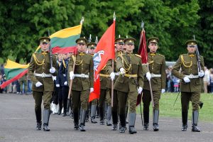  Ministras R. Karoblis ir Lietuvos kariai dalyvauja Lenkijos narystės NATO 20-mečio renginiuose Varšuvoje