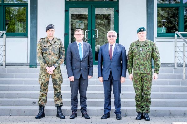  Su Lietuvoje apsilankiusiu Latvijos gynybos ministerijos valstybės sekretoriumi aptartas dvišalis bendradarbiavimas gynybos srityje, saugumo situacija regione ir hibridinės grėsmės