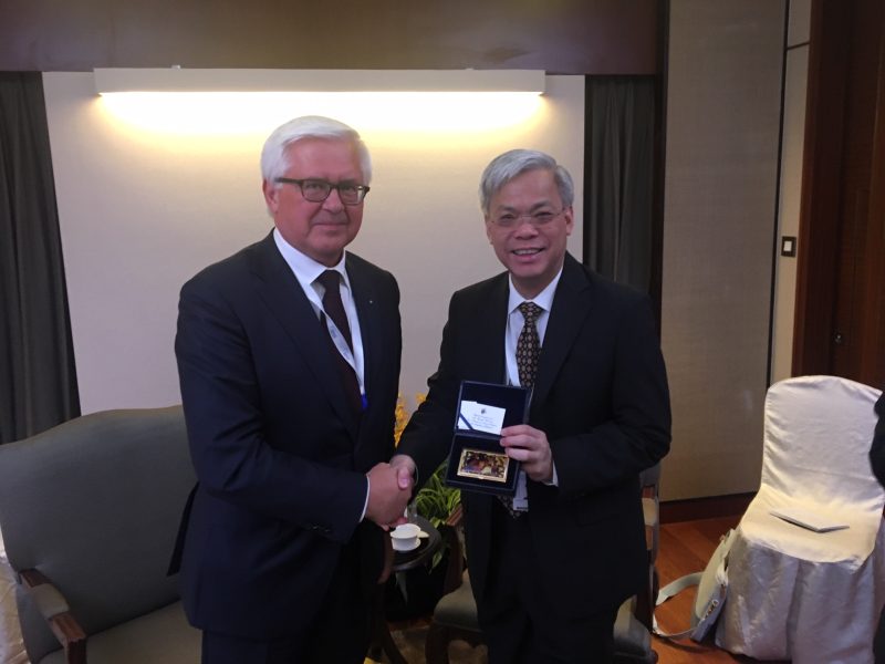 Krašto apsaugos viceministras V. Umbrasas susitiko su Singapūro gynybos sekretoriumi Chan Yeng Kit