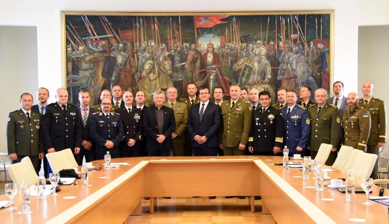 Krašto apsaugos ministerijoje lankėsi Baltijos gynybos koledžo Aukštųjų štabo karininkų kursų klausytojai