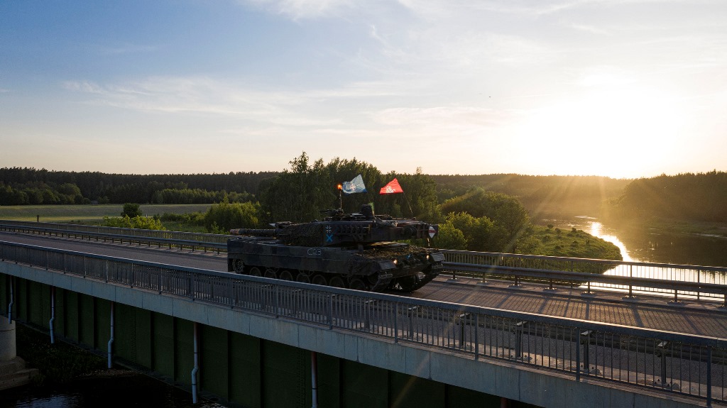 Lietuvos krašto apsaugos sistemos ginkluotųjų pajėgų didžiagabaritės transporto priemonės šalies keliais važiuos nemokamai