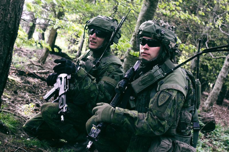 KAM ir JAV pasirašė sutartį, pagal kurią Lietuvos kariuomenė įsigis radijo ryšio įrangos