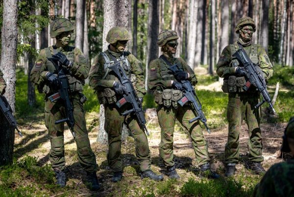  Karo akademijos kariūnų laukia paskutinės vertinamosios lauko pratybos