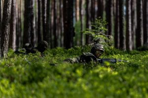  Karo akademijos kariūnų laukia paskutinės vertinamosios lauko pratybos
