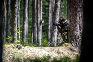  Karo akademijos kariūnų laukia paskutinės vertinamosios lauko pratybos