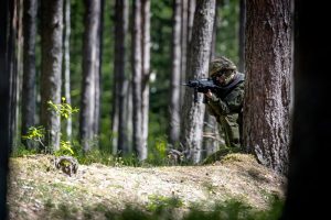  Karo akademijos kariūnų laukia paskutinės vertinamosios lauko pratybos