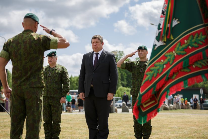 Kariuomenėje įkurtuvės: brg. gen. M. Pečiulionio artilerijos batalionas įsikraustė į naujus namus Šilalės r.