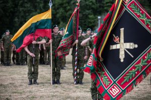  Kariuomenėje įkurtuvės: brg. gen. M. Pečiulionio artilerijos batalionas įsikraustė į naujus namus Šilalės r.