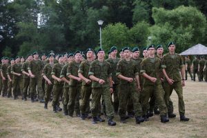  Kariuomenėje įkurtuvės: brg. gen. M. Pečiulionio artilerijos batalionas įsikraustė į naujus namus Šilalės r.