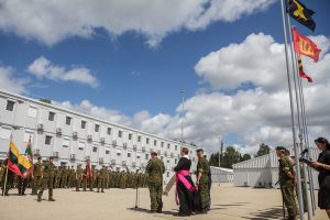  Kariuomenėje įkurtuvės: brg. gen. M. Pečiulionio artilerijos batalionas įsikraustė į naujus namus Šilalės r.