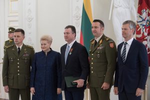  Valstybės apdovanojimai įteikti  šalies saugumui ir gynybai nusipelniusiems asmenims
