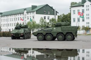  Lietuvai oficialiai perduotos pirmosios pėstininkų kovos mašinos „Vilkas“