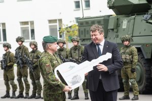  Lietuvai oficialiai perduotos pirmosios pėstininkų kovos mašinos „Vilkas“