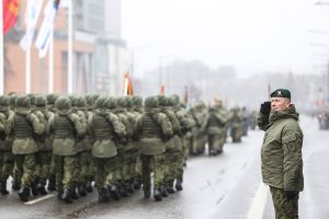  R. Karoblis naujuoju kariuomenės vadu siūlo Sausumos pajėgų vadą gen. mjr. V. Rupšį
