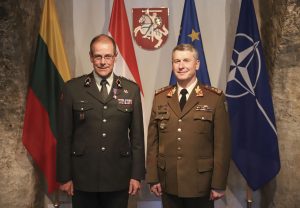  R. Karoblis naujuoju kariuomenės vadu siūlo Sausumos pajėgų vadą gen. mjr. V. Rupšį
