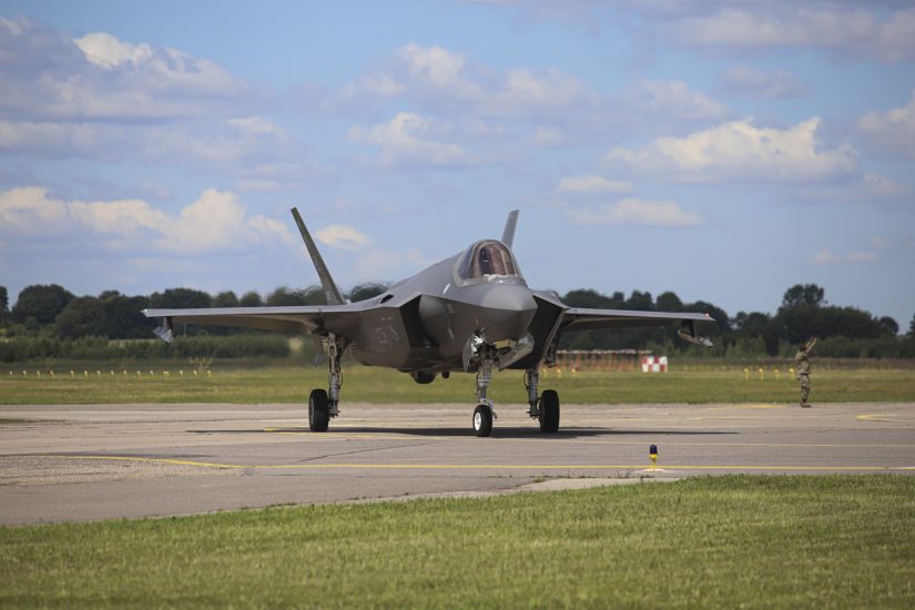 Pirmą kartą Lietuvos istorijoje Šiauliuose nusileido penktos kartos naikintuvai F-35A