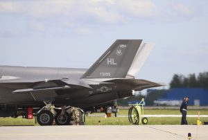  Pirmą kartą Lietuvos istorijoje Šiauliuose nusileido penktos kartos naikintuvai F-35A