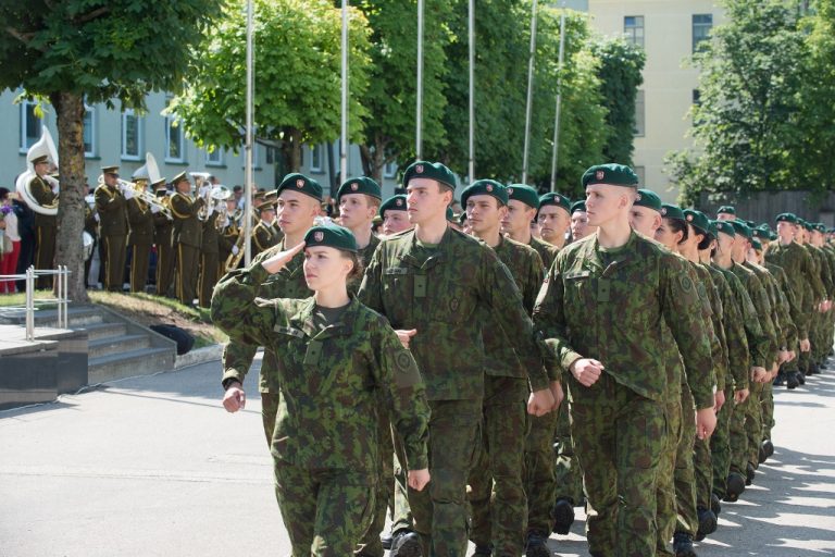  Aukštųjų mokyklų studentams suteiktas atsargos leitenanto laipsnis