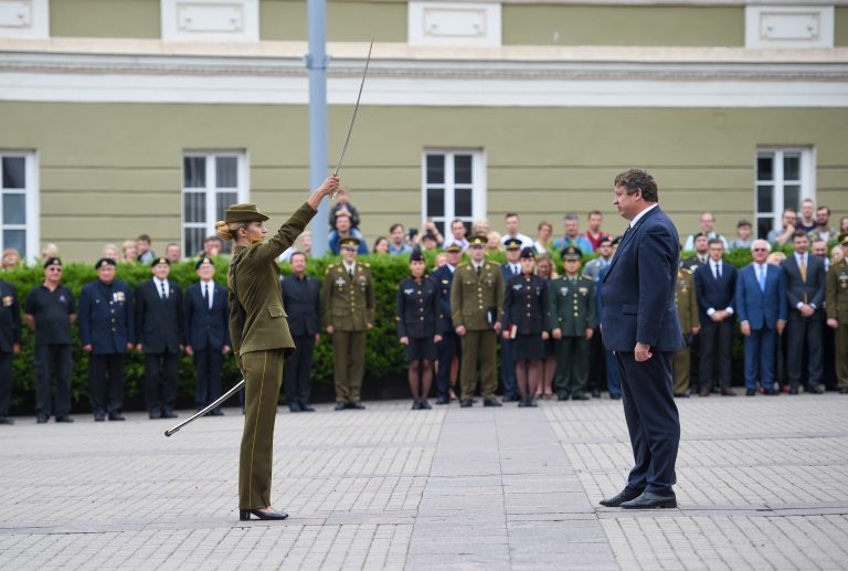  Lietuvos karo akademijos absolventai tapo karininkais ir papildys Lietuvos kariuomenės gretas