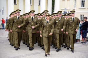  Lietuvos karo akademijos absolventai tapo karininkais ir papildys Lietuvos kariuomenės gretas
