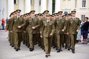  Lietuvos karo akademijos absolventai tapo karininkais ir papildys Lietuvos kariuomenės gretas